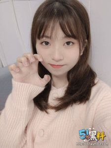 女大学生户外性爱视频流出 与男友激情车震！