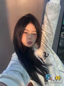 精神小妹酒吧醉酒淫乱 现场上演多人群P福利