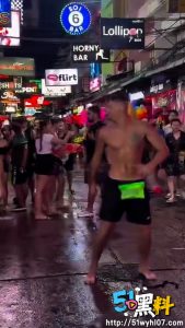 以色列游客在泰国狂言挑衅！被泰国男人和陪酒女围殴画面曝光