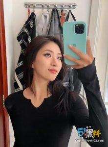 嫂子酒店性感黑丝诱惑 完美身材让人欲罢不能！