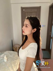 女大学性开放谁都能开的公交车！观音坐莲边坐边叫