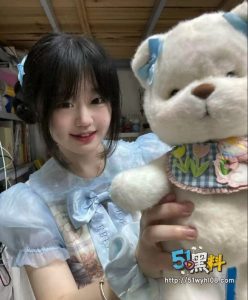 萝莉酒店约啪视频流出 现场上演主仆调教