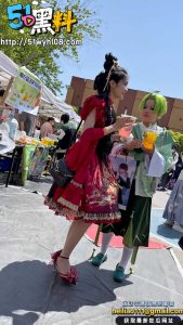 偷拍大神~漫展抄底偷拍高颜值洛丽塔娇嫩萝莉