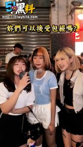 街头性采访喜欢包皮男还是包经男！00后小妹坦率回答尺度略大