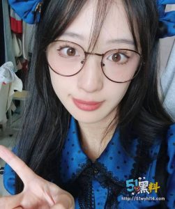 网红灌汤饱饱定制福利视频 性感诱惑让人欲罢不能！