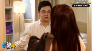 躺在男闺蜜床上看书！他却脱下我内裤自己动起来