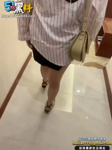 调教姐姐第11集~老妈带女友玩！我约姐姐到酒店私会