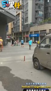 成都惊现当街杀人鞭尸 多大的仇怨刀都插弯了