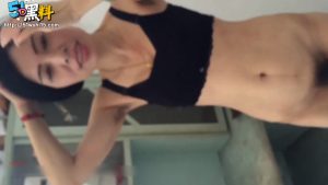 很会打扮气质熟女玩出轨 与大叔亲吻性爱视频曝光