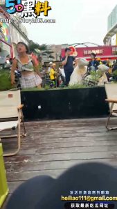 山东淄博小仙女疑恶作剧毁人机车 被拦后不道歉反手动粗