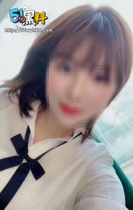 骚浪母亲勾引儿子  直接在厨房双人运动