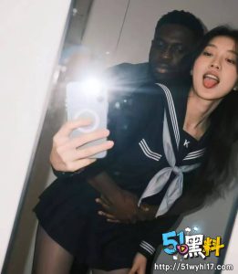 当你回家发现你的女友被猪给拱了 而且对方还是黑猪