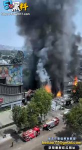 山东济南历下区一商铺发生火灾 5人受伤1人失联