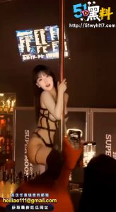曝光夜店美女穿搭大胆表演钢管舞 没想到最后被查封