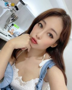 3位网友投稿拍摄曝光撩骚人妻 深夜出轨画面曝光