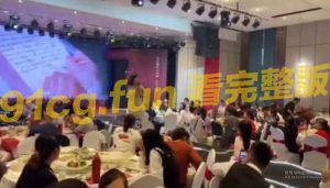 不只新娘,台下的都看傻了