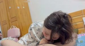 巨乳素人女友与男友性爱私录流出遭全网疯传