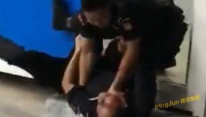 两个保安大打出手 拍摄:我要看到血流成河!! #打架