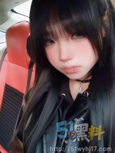 二次元反差嫩妹罗慧婷 被绿帽奴男友曝光床上调教视频