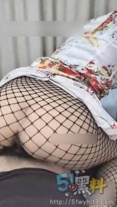 母子乱伦~妈妈穿旗袍与亲儿上演火辣大片