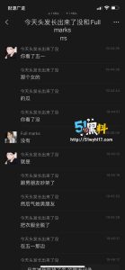 情侣街头闹翻 女友一气之下当众脱光衣服行走震惊路人