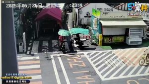 摩的佬同行当街持刀冲突 广州东晓南地铁口突发命案视频曝光