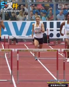 美国跨栏选手克里边留鸟边比赛男子400公尺跨栏  赢得比赛成为焦点