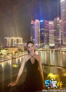 破解高档公寓摄像头 气质单身女白领表面光鲜亮丽 私下邋遢淫乱