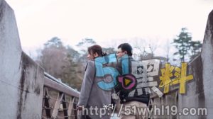 韩国片～温柔妈妈的淫荡教学 浴室肉体交欢猛插呻吟不止