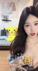 反差母狗小姐姐湿身自拍～雪糕舔得勾魂不已 自慰特写腿控必冲！