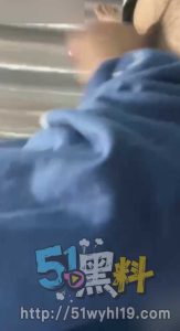 母子乱伦~母亲撞破亲儿紫薇 主动用温柔手法挑逗安抚欲望