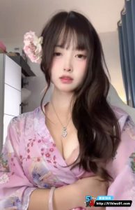 反差恶霸咕噜咪  被曝给金主的大尺度定制福利姬视频