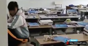 情侣教室激情大尺度做爱合集  谁的青春不放荡过一次呢