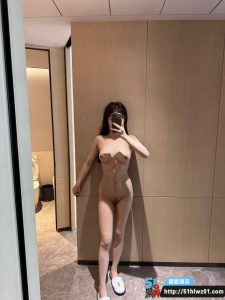 情侣露脸自拍泄密妹子长相超甜  性格温柔体贴身材好到炸裂软妹