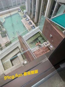 情侣在酒店浴池开餐，居然一边吃米线一边舔逼 #香港