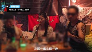 迷上春药女大学生的快乐在哪里？ 她的快乐你想象不到！