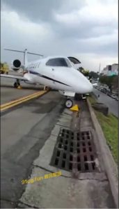 小飛機降落衝出跑道 #巴西