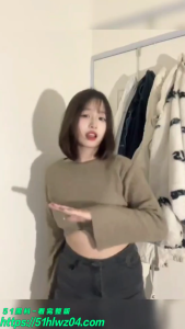 小网美乘乘肉多被男友视频曝光 本来想以此勾引暧昧对象 却反被对方将了一军 曾在一个访谈节目被要求打电话给妈妈说带男生回家做爱