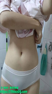 高颜值白嫩学生妹小萝莉贫乳诱惑 粉嫩身材被大屌猛爆 娇喘连连超刺激