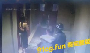 男子咸猪手摸奶被痛扁!