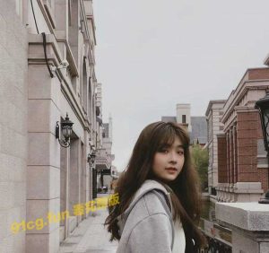 云盘泄密 00后美术学院反差学生郡瑶 自拍流出