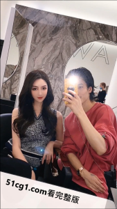 网友爆出黄晓明和 #叶珂 在一起了，这个网红好像已婚还有两个孩子，所以这是真的吗？