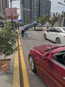 问界M5凭实力碾压比亚迪 还是问界被比亚迪顶翻 真就是突出一个智驾也救不了司机