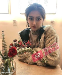 [ 今晚记得穿黑丝 ] 郑州农业学院 极品巨乳学妹 「郑媛熙」 被学长按在床上疯狂调教 ‘这奶子晃得有点头晕，真顶’