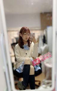 【 这样的学姐谁不爱 】 成都学姐的舔脚，颜射，乳钉淫乱视频被曝光，在校园被学弟散播疯传。