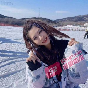 瓜友分享 骚货女友人前总是装作一脸可爱  看她吃鸡巴的样子单纯吗？