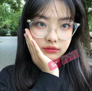 瓜友分享互换女友资源  清纯的妹子竟是富哥被长期包养的反差母狗，听话又乖巧.