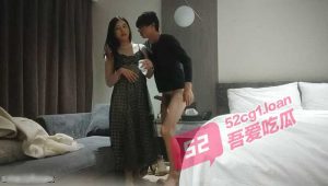 【利哥探花】170CM顶级外围大学生，美腿长裙坐身上揉胸，被交叉姿势爆插小穴。