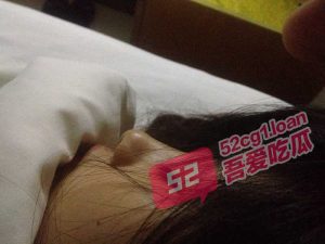 河南某中学生，未经处事的小女生被渣男忽悠初尝禁果，无套内射性爱视频遭全网疯传！