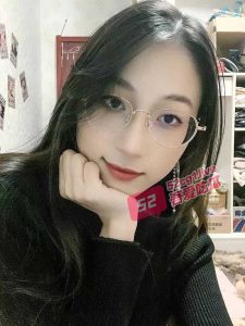 曾经校园女神白月光，今日专属你的反差小母狗 ，大量私密揉奶及吃鸡视频被流出。